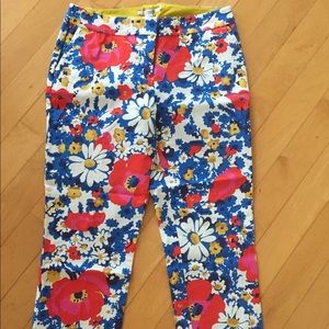 Ankle skimming chinos in floral print